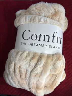 Comfort The Dreamer Blanket - Plush Cream Faux Fur Throw
